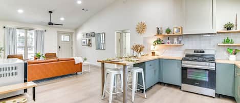 House (3 Bedrooms) | Interior