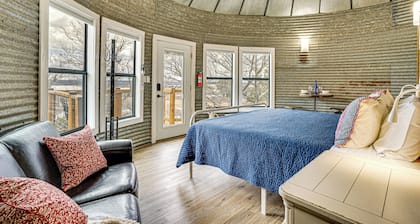 9 Mi to Dtwn Granbury: Getaway w/ Water Views