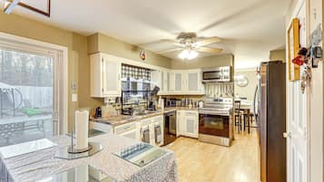 House (3 Bedrooms) | Interior