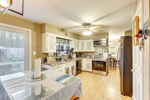 House (3 Bedrooms) | Interior