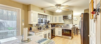 3 Mi to Dover Motor Speedway: Pet-friendly Retreat