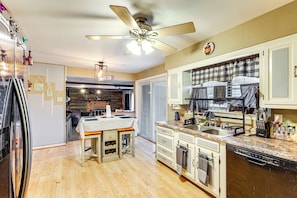 House (3 Bedrooms) | Interior