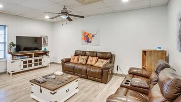 Apartment (2 Bedrooms) | Front of property