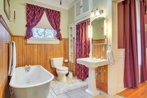 House (2 Bedrooms) | Interior - Historic Home w/ Wraparound Porch: Walkable Area! (Jeanerette)