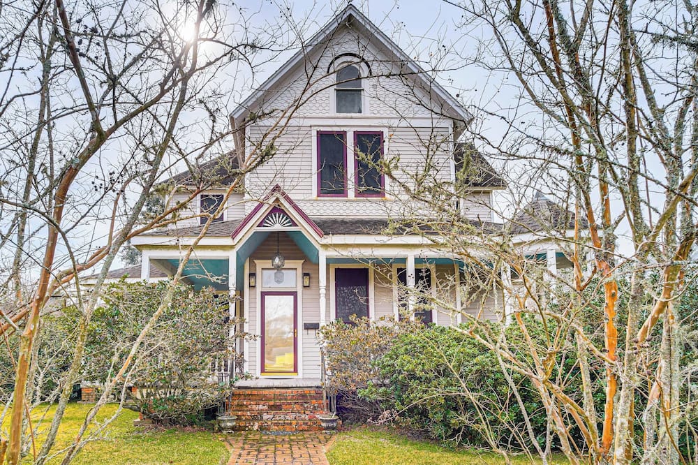 Historic Home w/ Wraparound Porch + Private Yard! - Gajan, LA