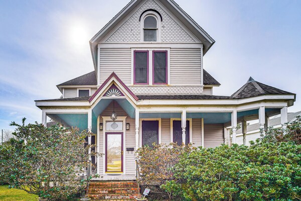 Historic Home W/ Wraparound Porch + Private Yard! - Lake Fausse Pointe, LA