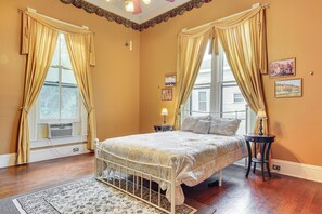 House (2 Bedrooms) | Interior - Historic Home w/ Wraparound Porch: Walkable Area! (Jeanerette)