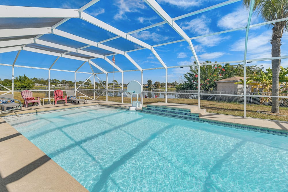 Fishing Dock & Grill: Pet-friendly North Port Home - North Port, FL