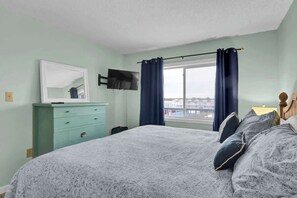2 bedrooms, WiFi, bed sheets - Shenanigans on the Beach (SOB) (Carolina Beach)