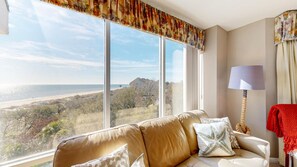 TV - Stunning Oceanfront Corner Unit in Hilton Head Island Villamare Community (Hilton Head)