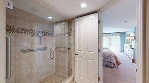 Shower, hair dryer, towels - Stunning Oceanfront Corner Unit in Hilton Head Island Villamare Community (Hilton Head)