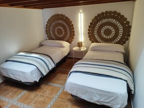 2 عدّة غرف نوم ومكواة/لوح كي وسرير سفر وواي فاي مجانًا