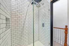 Hus | 4 soverom og internett
