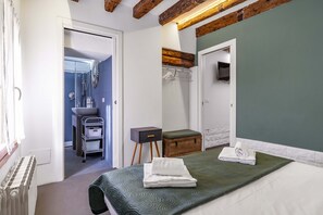 Iron/ironing board, free WiFi, bed sheets