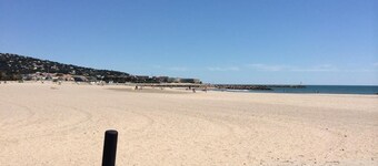 Renovated T3 with AC, balcony and Wifi in central Sète