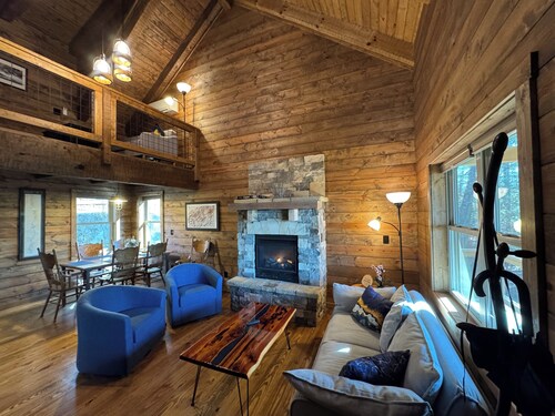 Rocking on Heaven's Door-Covered Porch -  WIFI - Gas Grill