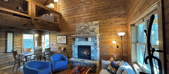 Rocking on Heaven's Door-Covered Porch - WIFI - Gas Grill