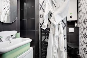 Ducha, secador de pelo, toallas