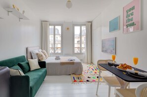 Dining - Charming Studio For 3 Near Le Marais & Pompidou (Paris)