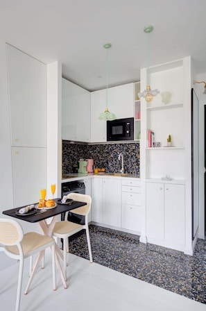 Fridge, microwave, stovetop, coffee/tea maker