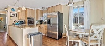 Beach Cottage Just Steps From the Sand,