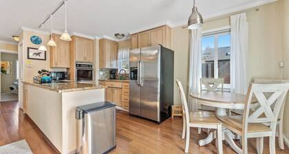 Beach Cottage Just Steps From the Sand,