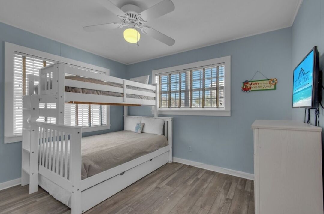 5 bedrooms, iron/ironing board, WiFi, bed sheets