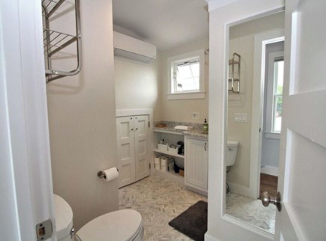 Shower, jetted tub, hair dryer, bidet