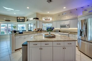 Frigorifero, microonde, forno, lavastoviglie