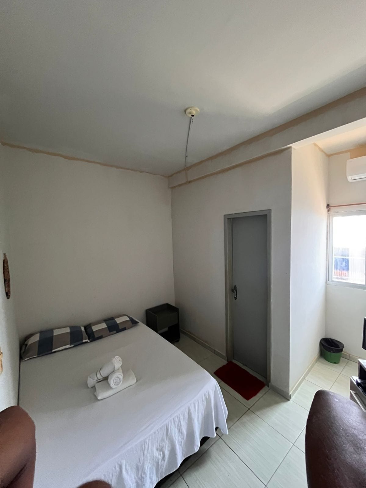 Quarto casal clássico | Wi-Fi de cortesia, roupa de cama