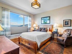 2 bedrooms, iron/ironing board, travel crib, free WiFi - Kids Love Hidden Bunk Room - Seasons at Sandpoint (Sandpoint)