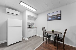 Condo, 1 Bedroom | Private kitchen | Fridge, coffee/tea maker - Sc11-silver Cove 11 1 Bedroom Condo (Branson)