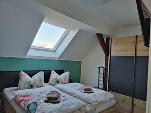 2 habitaciones, tabla de planchar con plancha y cuna de viaje