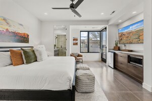 3 bedrooms, desk, laptop workspace, iron/ironing board