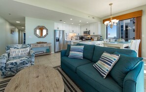 Condo, 3 habitaciones | Área de sala de estar