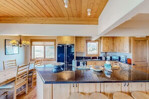 Fridge, microwave, oven, stovetop - Mountain-view home with private hot tub, fireplace, deck and grill (Crested Butte)