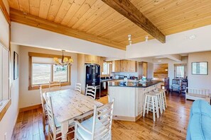 Interior - Mountain-view home with private hot tub, fireplace, deck and grill (Crested Butte)