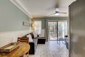 Living area - Charming Beachside Getaway, Stunning Ocean Views! (Hilton Head Island)