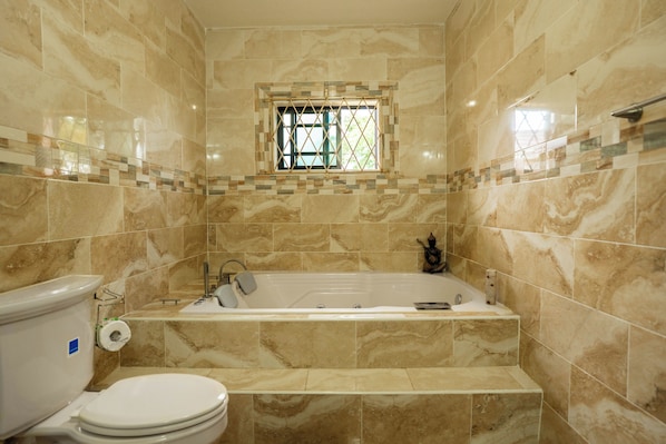 Shower, jetted tub, free toiletries, hair dryer