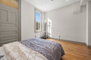 1 Schlafzimmer, Schreibtisch, BĂŒgeleisen/BĂŒgelbrett, WLAN