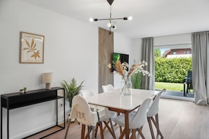 Dining - Modern KüstenHygge 2 with garden & parking space (Westerdeichstrich)