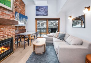 Smart TV, fireplace - Heart of Vail Village Steps to Gondola, Wall307 (Vail)