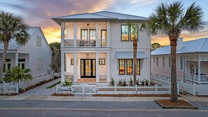 Exterior - New Specials! Seconds to the Beach, Brand New Home Sleeping 14! (Panama City Beach)