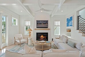 Smart TV y chimenea