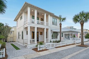 Exterior - New Specials! Seconds to the Beach, Brand New Home Sleeping 14! (Panama City Beach)