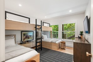 3 slaapkamers, een strijkplank/strijkijzer, gratis wifi, beddengoed