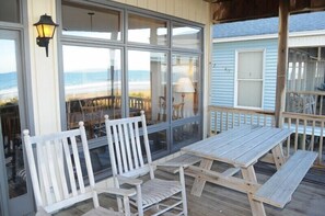 Outdoor dining - Sea Jack Sun II - Oceanfront, 5-Bedroom (Pawleys Island)