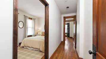 4 bedrooms, desk, iron/ironing board, WiFi