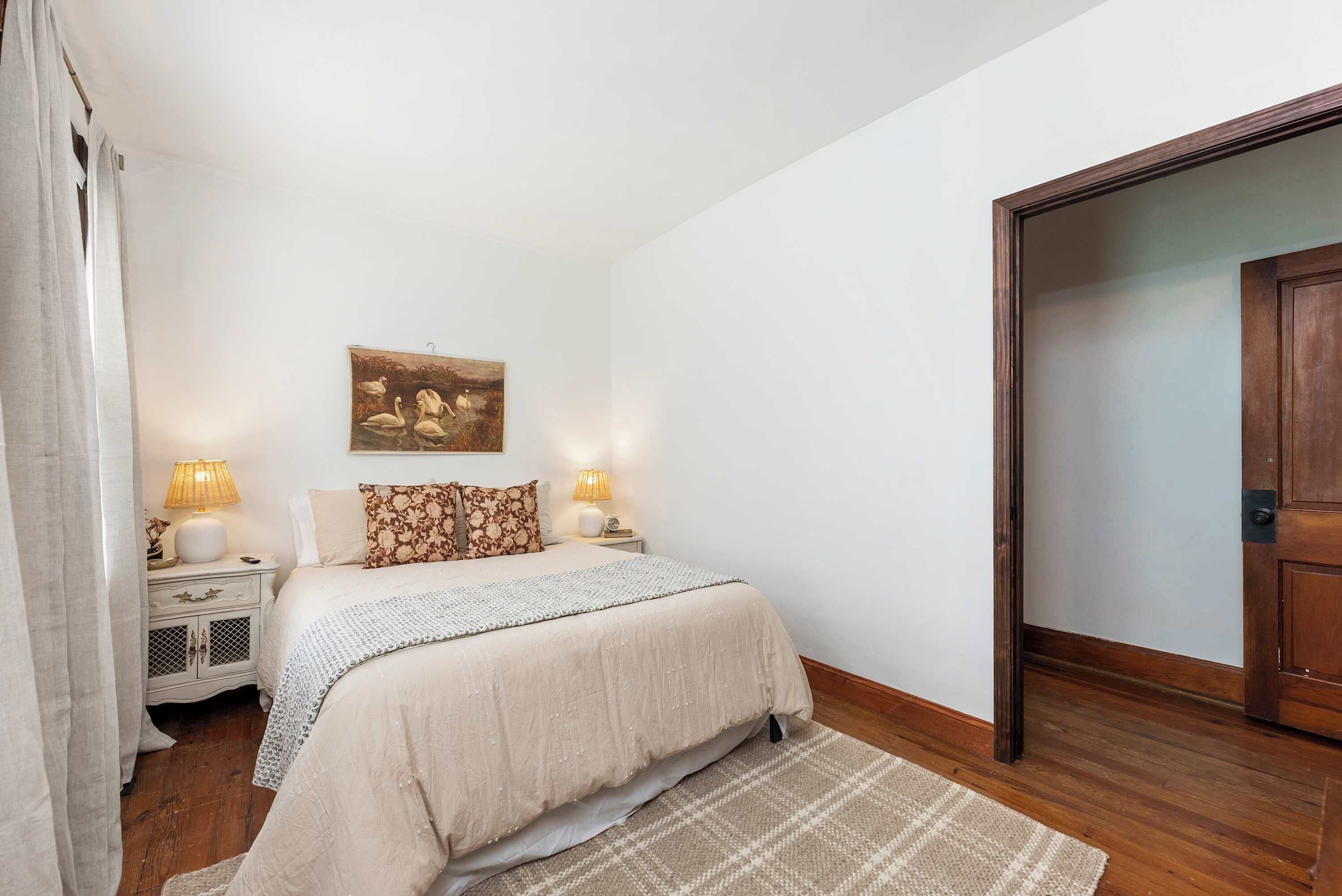 2 bedrooms, desk, iron/ironing board, WiFi