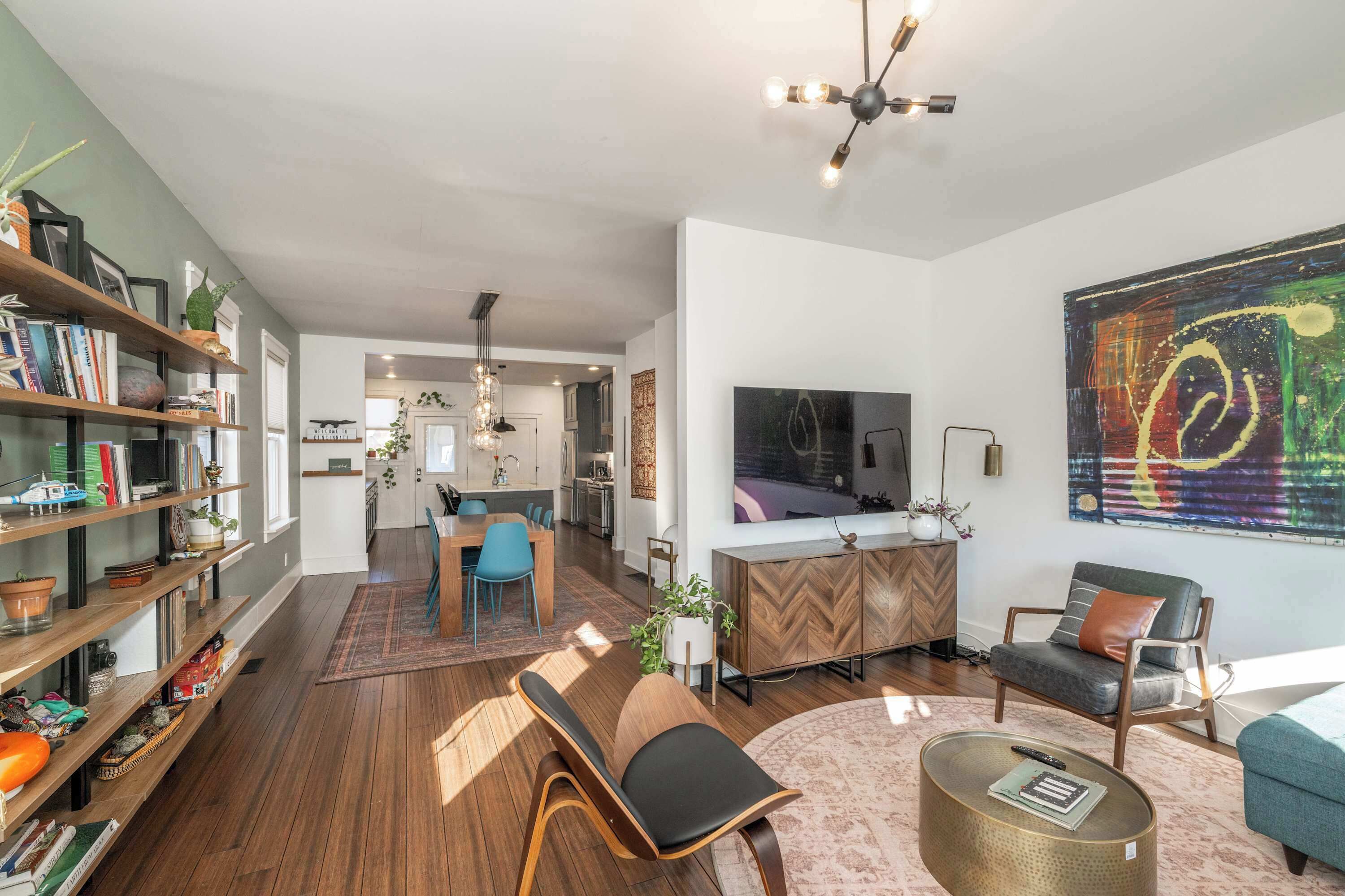 Een televisie en een kantoor